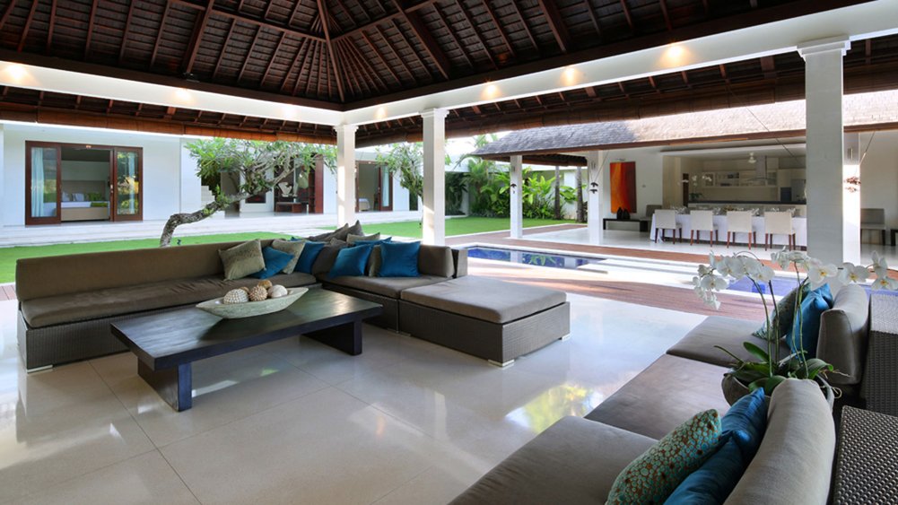 Villa Asante - Living area view to pool